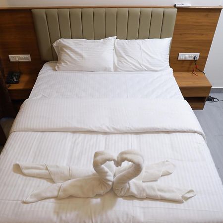Silverkey Hotel Yelahanka Bangalore Extérieur photo