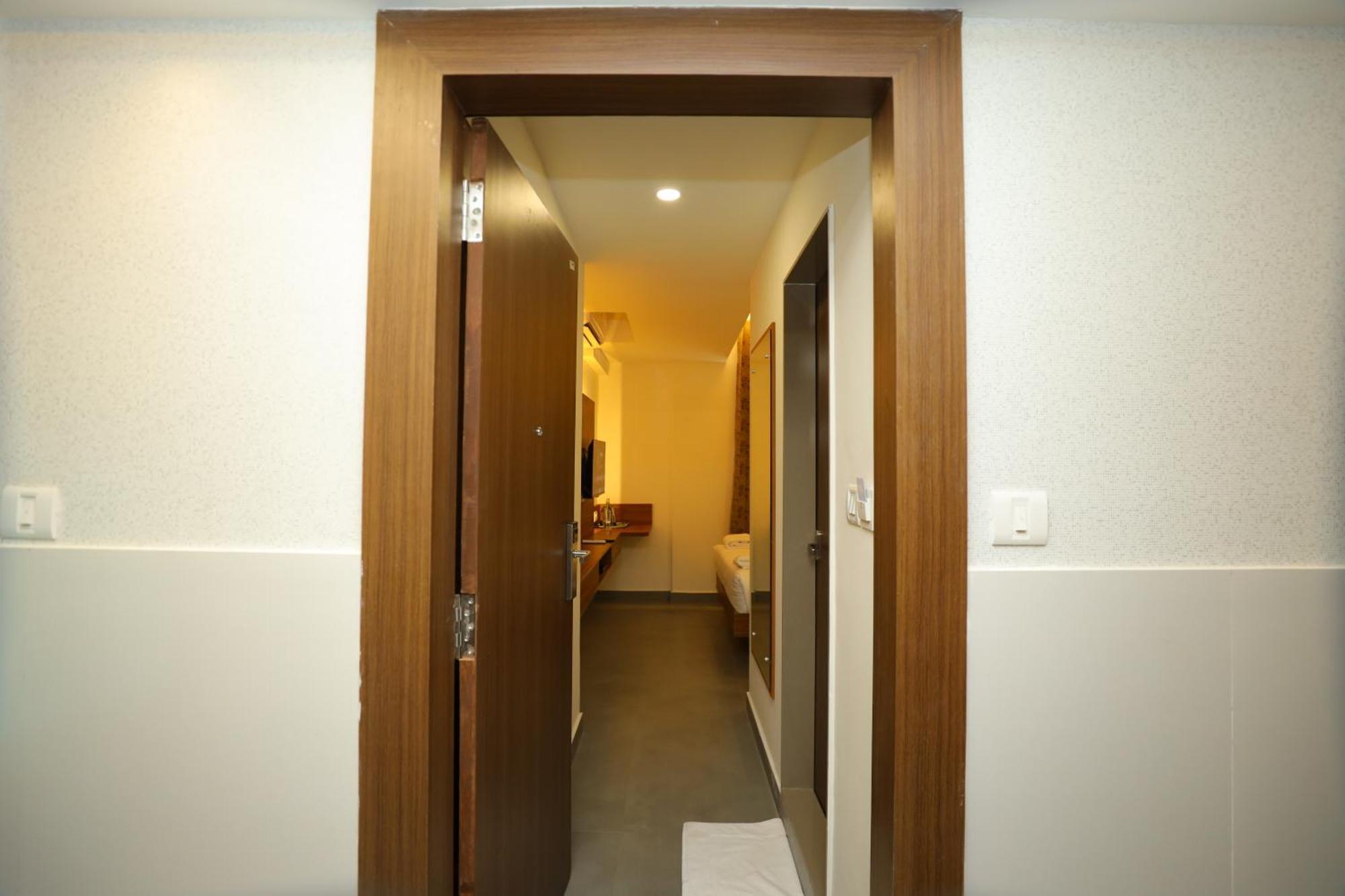 Silverkey Hotel Yelahanka Bangalore Extérieur photo